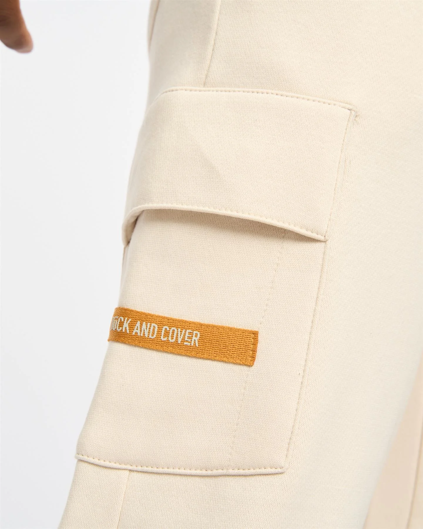 Adamsberg Joggers Off White - Image 5
